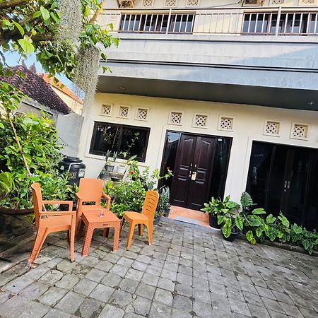 Mama Mega Homestay Pesanggaran Екстериор снимка