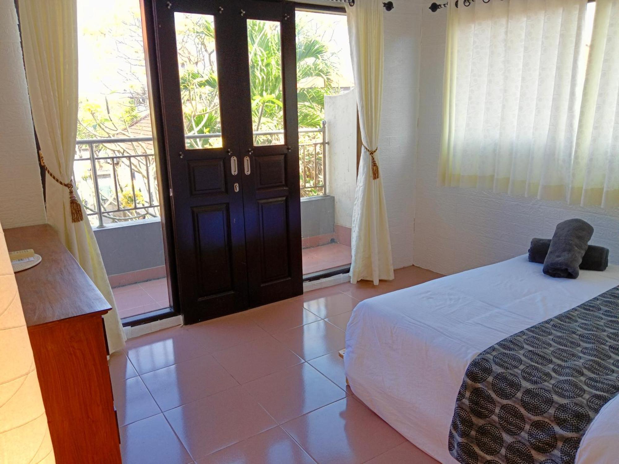 Mama Mega Homestay Pesanggaran Екстериор снимка
