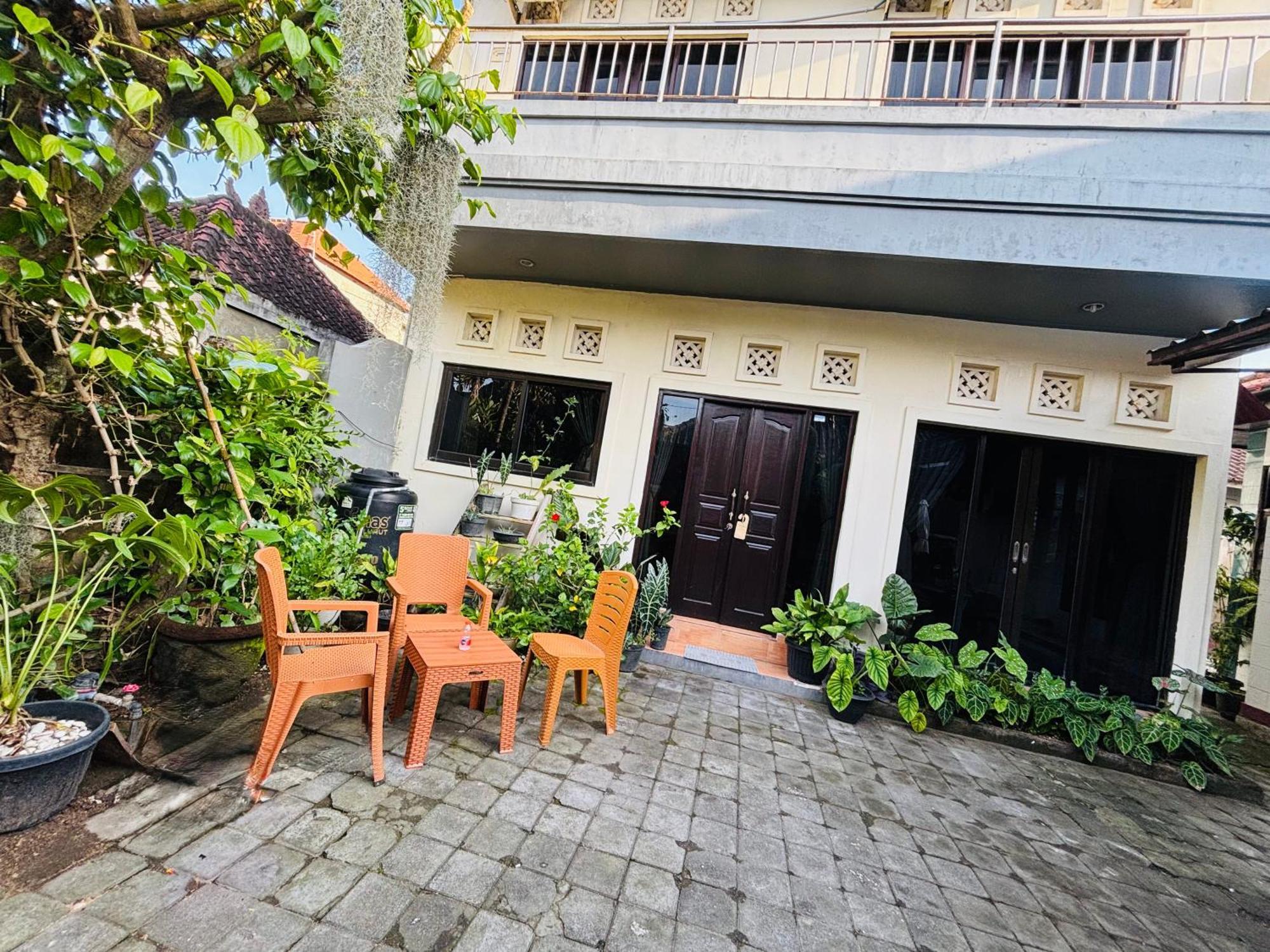 Mama Mega Homestay Pesanggaran Екстериор снимка