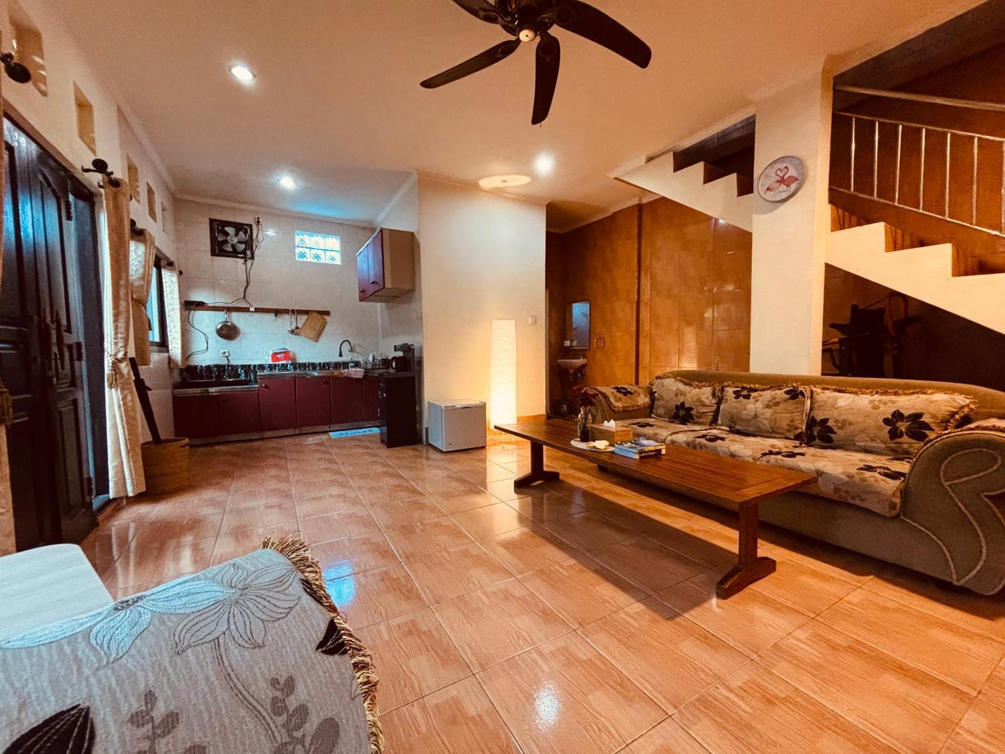 Mama Mega Homestay Pesanggaran Екстериор снимка