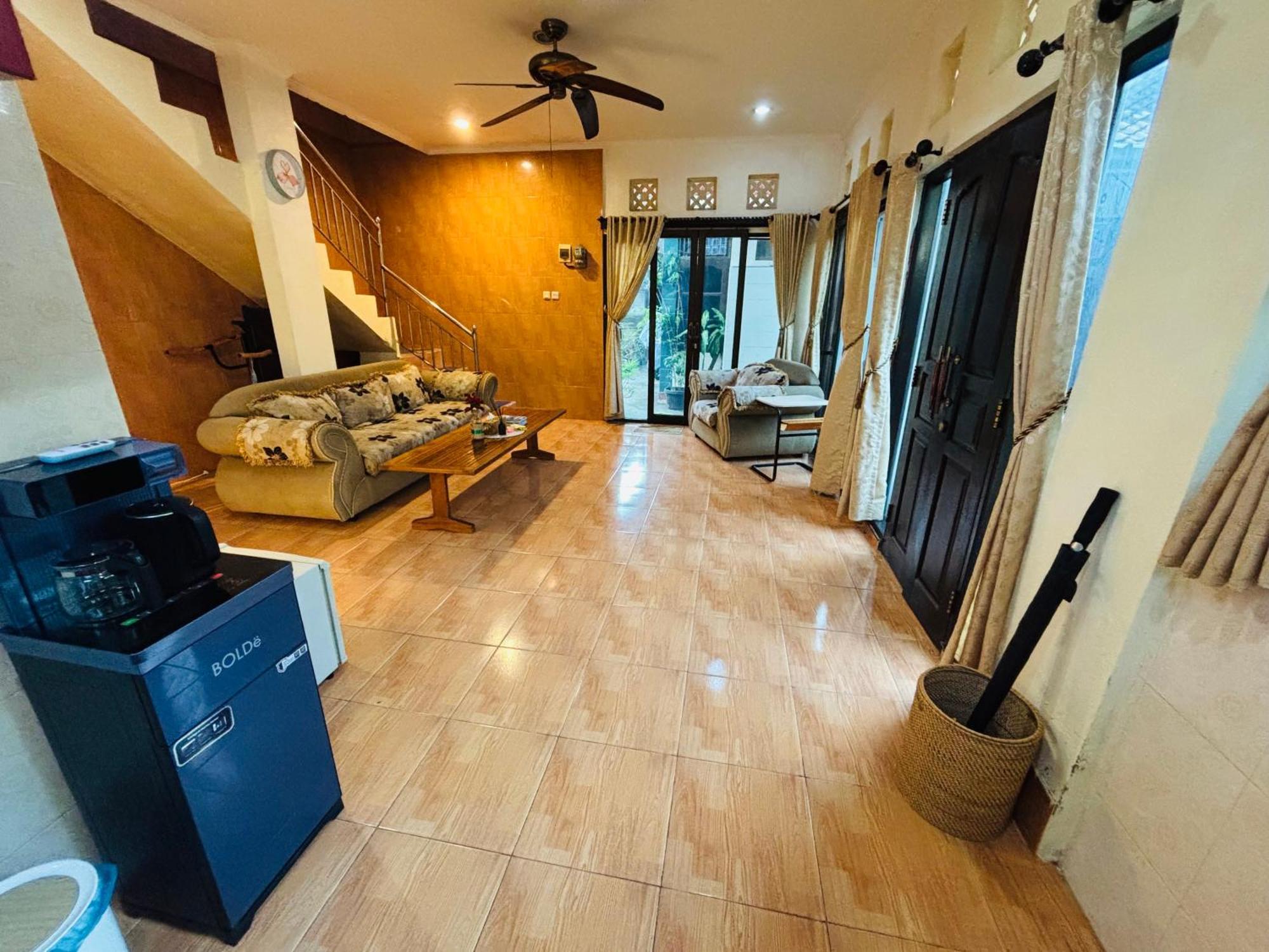 Mama Mega Homestay Pesanggaran Екстериор снимка