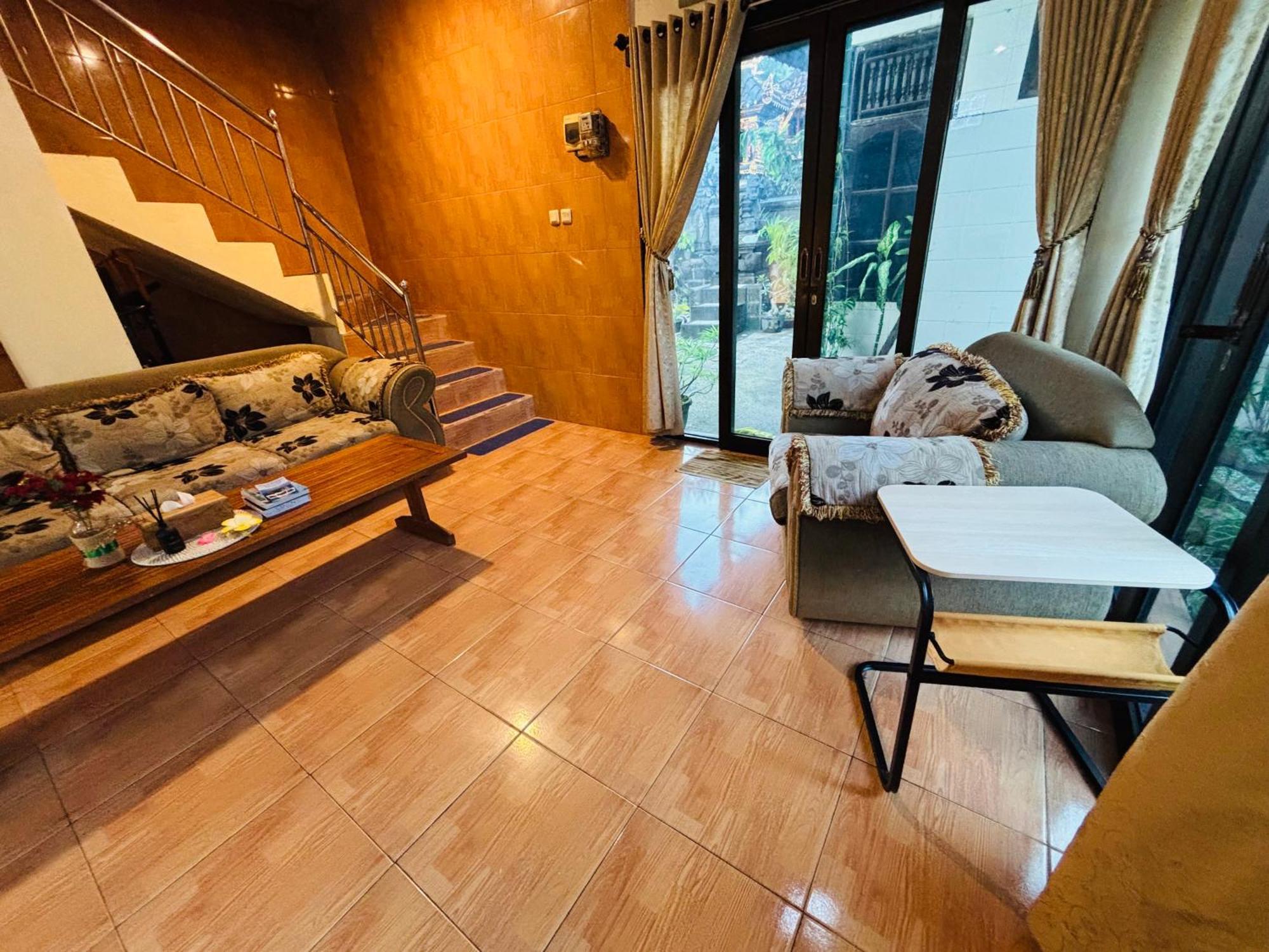 Mama Mega Homestay Pesanggaran Екстериор снимка