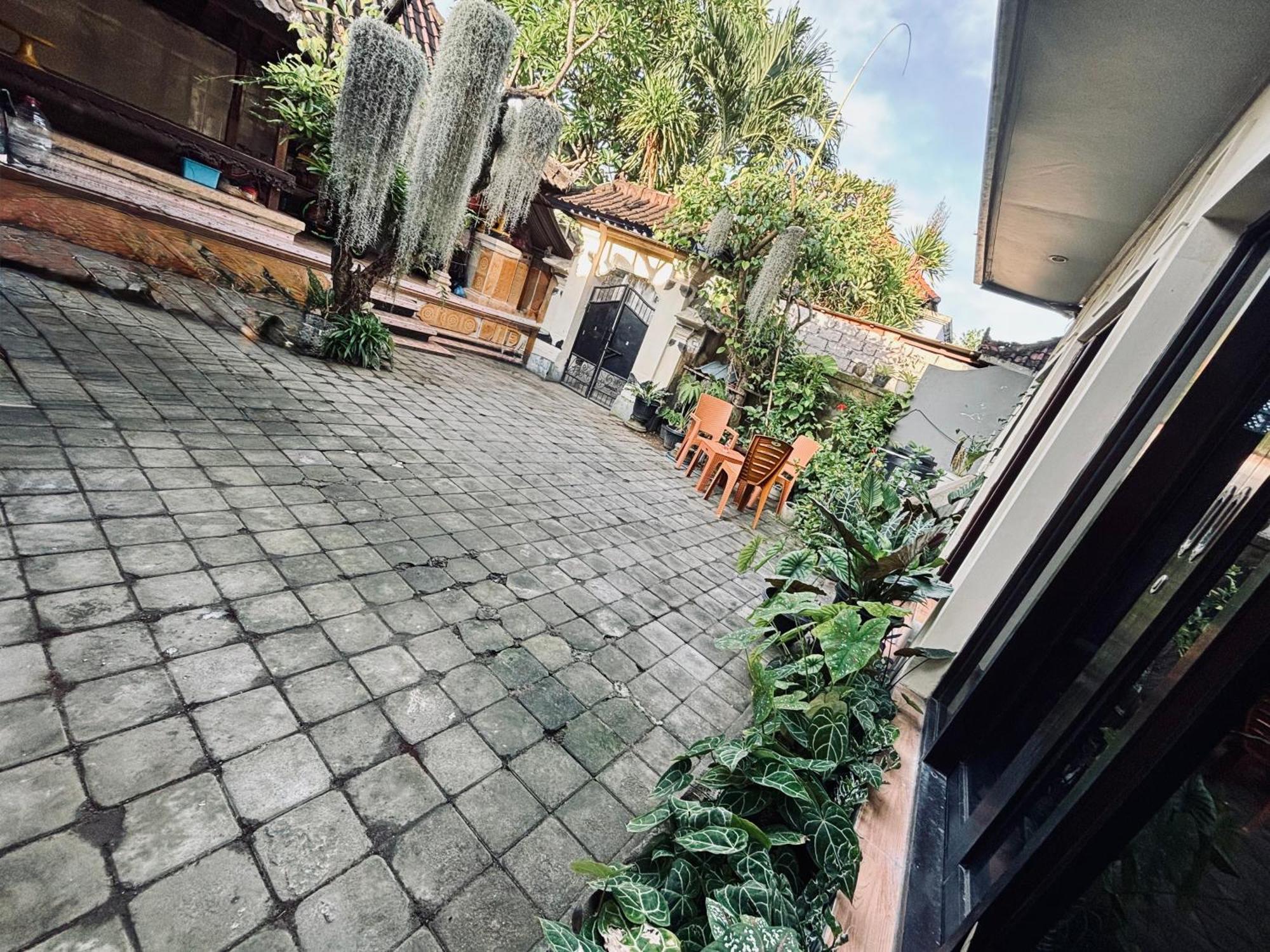 Mama Mega Homestay Pesanggaran Екстериор снимка